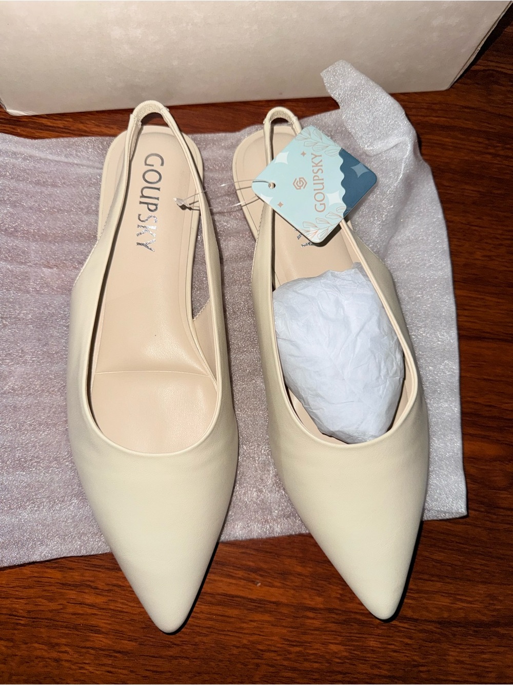 Amazon Essentials Women's Cream Pointed Slingback Flats